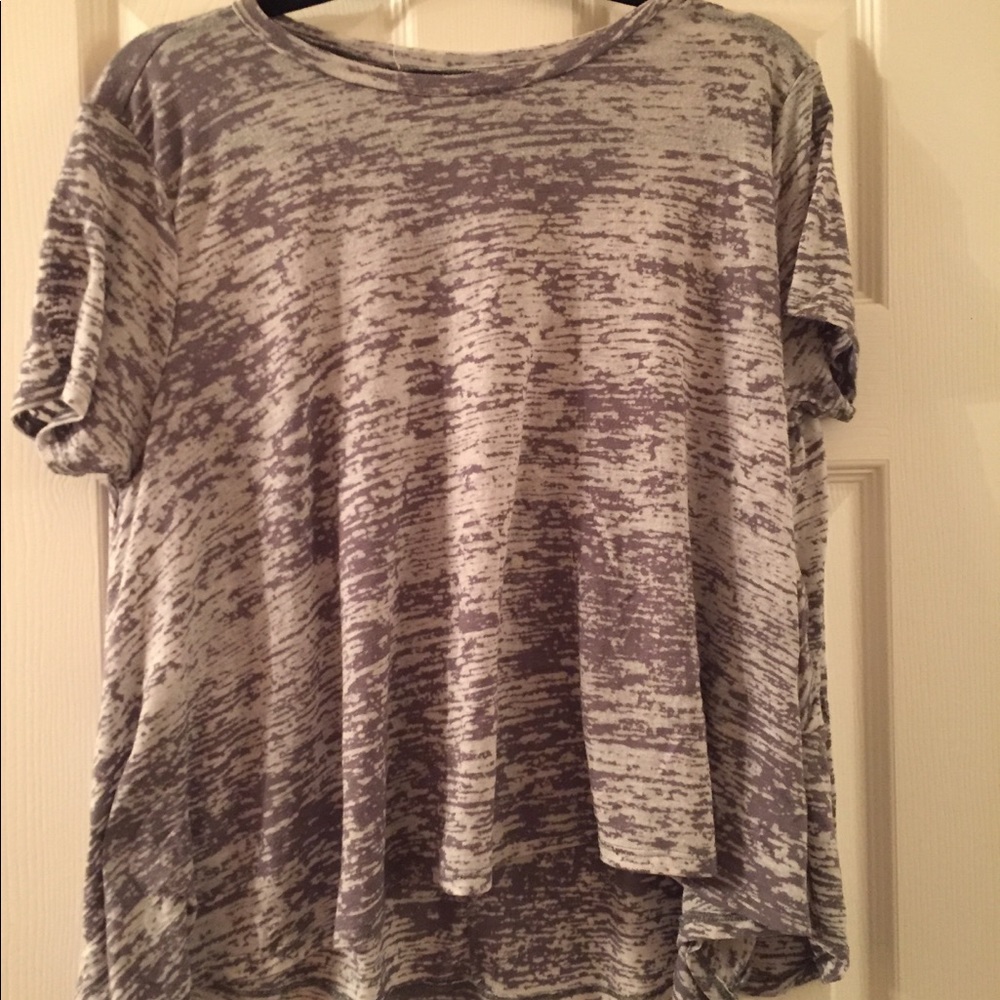 Adorable relaxed wide flowy fitting shirt